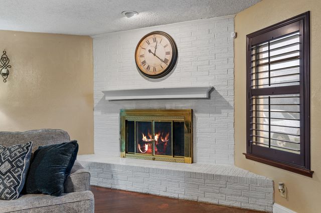 621 Royal Valley Road, Grand Prairie, TX 75052