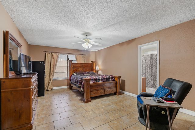 621 Royal Valley Road, Grand Prairie, TX 75052