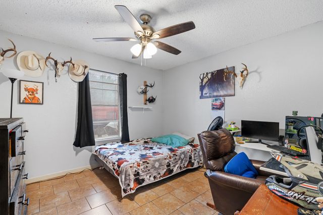 621 Royal Valley Road, Grand Prairie, TX 75052