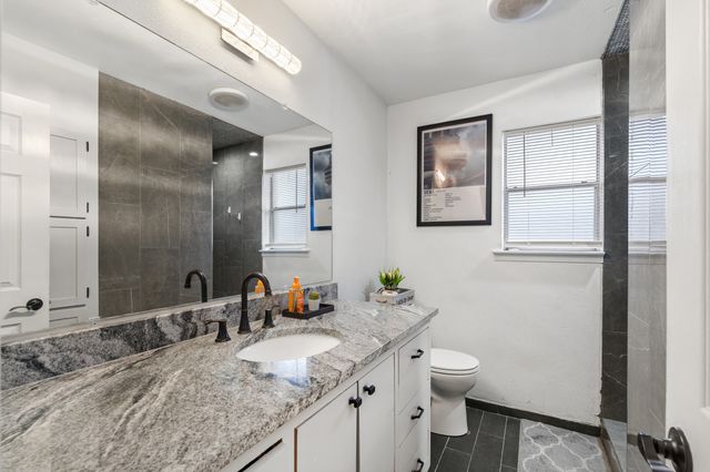 621 Royal Valley Road, Grand Prairie, TX 75052