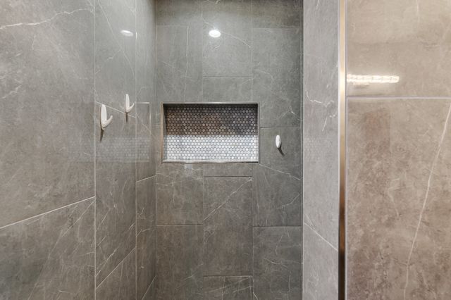 621 Royal Valley Road, Grand Prairie, TX 75052