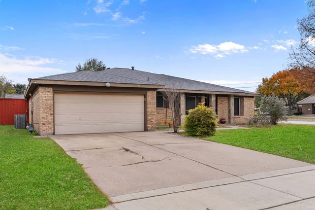 621 Royal Valley Road, Grand Prairie, TX 75052