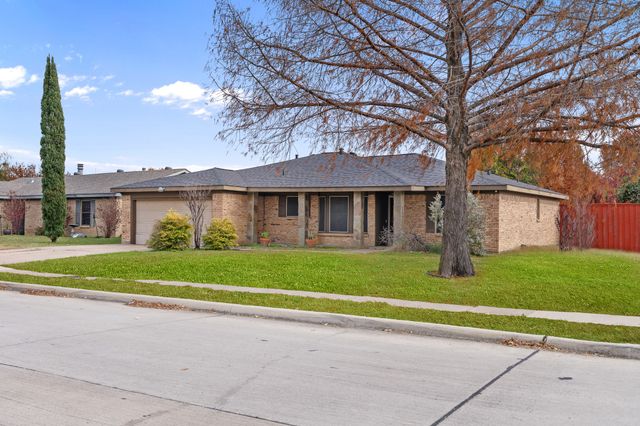 621 Royal Valley Road, Grand Prairie, TX 75052
