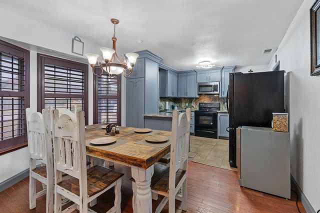 621 Royal Valley Road, Grand Prairie, TX 75052