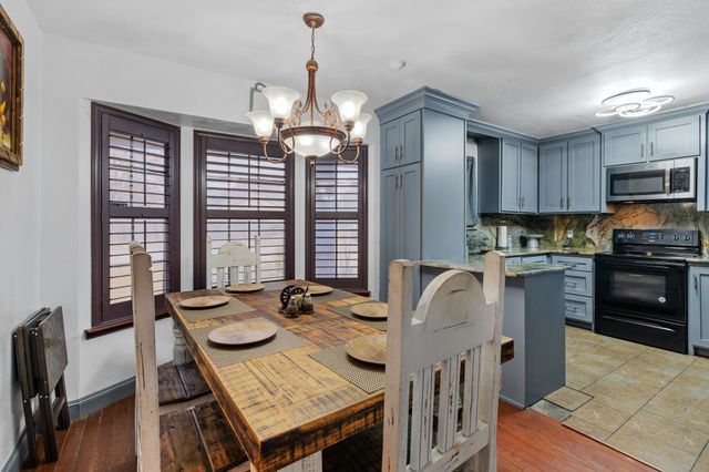 621 Royal Valley Road, Grand Prairie, TX 75052