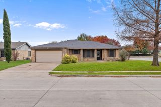 621 Royal Valley Road, Grand Prairie, TX 75052