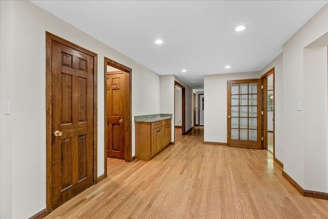 6 Holloway Brook Rd, Lakeville, MA 02347
