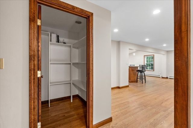 6 Holloway Brook Rd, Lakeville, MA 02347