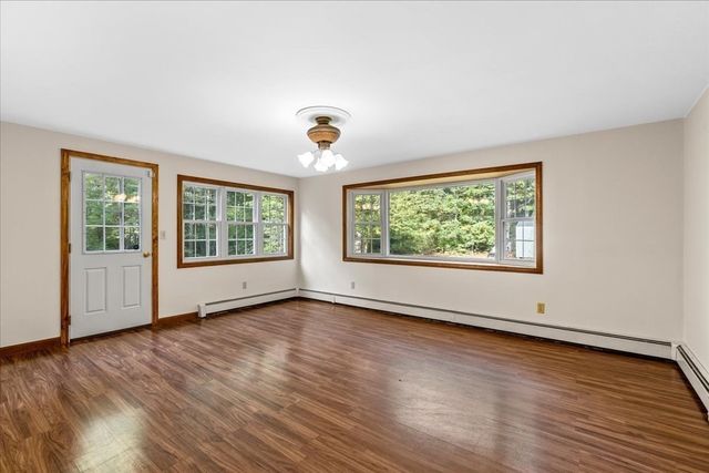 6 Holloway Brook Rd, Lakeville, MA 02347
