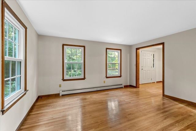 6 Holloway Brook Rd, Lakeville, MA 02347