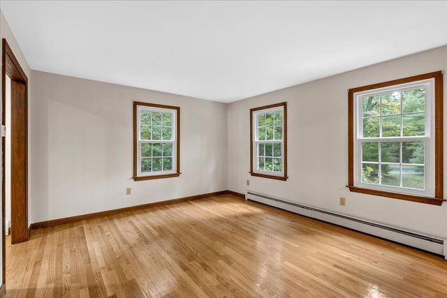 6 Holloway Brook Rd, Lakeville, MA 02347