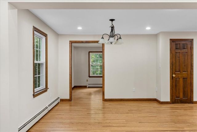 6 Holloway Brook Rd, Lakeville, MA 02347