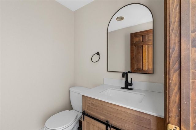 6 Holloway Brook Rd, Lakeville, MA 02347