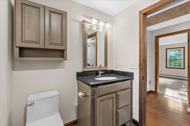 6 Holloway Brook Rd, Lakeville, MA 02347