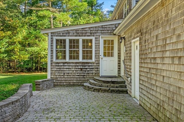 6 Holloway Brook Rd, Lakeville, MA 02347