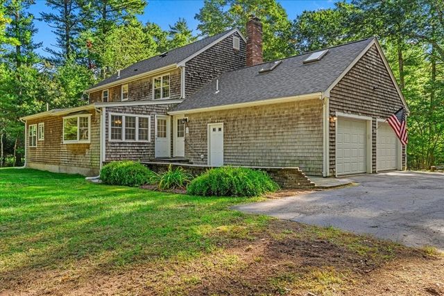 6 Holloway Brook Rd, Lakeville, MA 02347