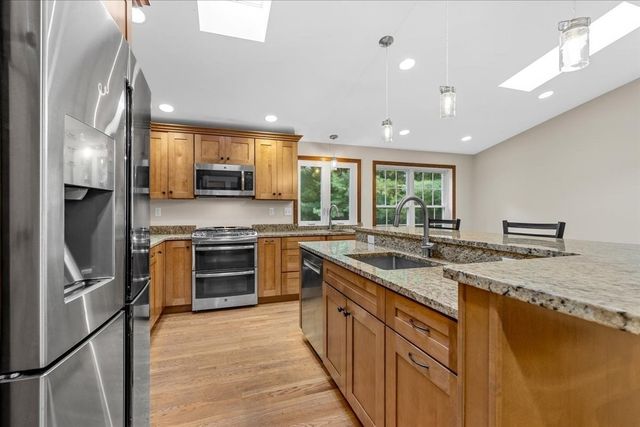 6 Holloway Brook Rd, Lakeville, MA 02347