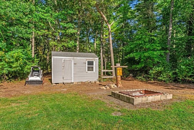 6 Holloway Brook Rd, Lakeville, MA 02347