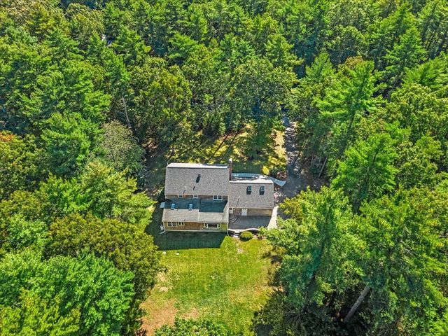 6 Holloway Brook Rd, Lakeville, MA 02347