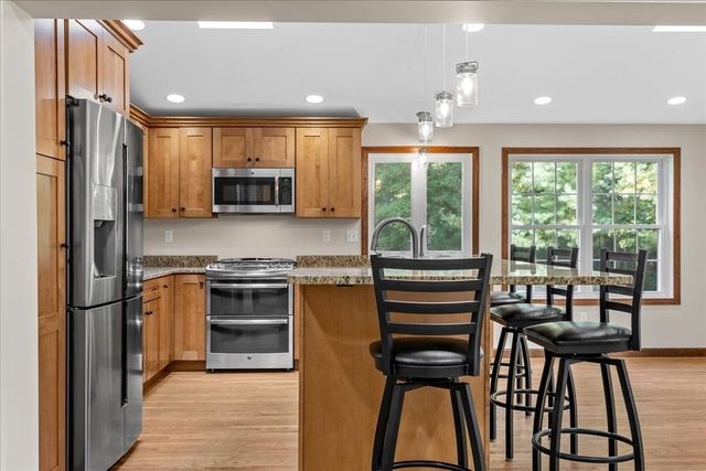 6 Holloway Brook Rd, Lakeville, MA 02347