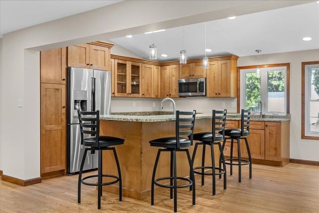 6 Holloway Brook Rd, Lakeville, MA 02347