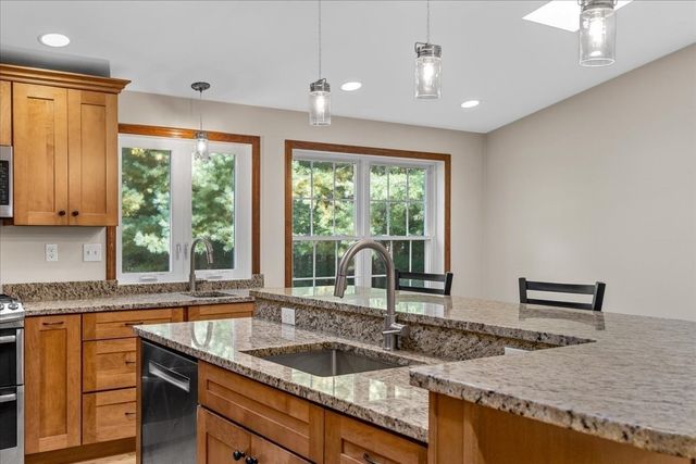 6 Holloway Brook Rd, Lakeville, MA 02347