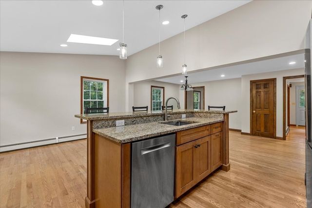 6 Holloway Brook Rd, Lakeville, MA 02347