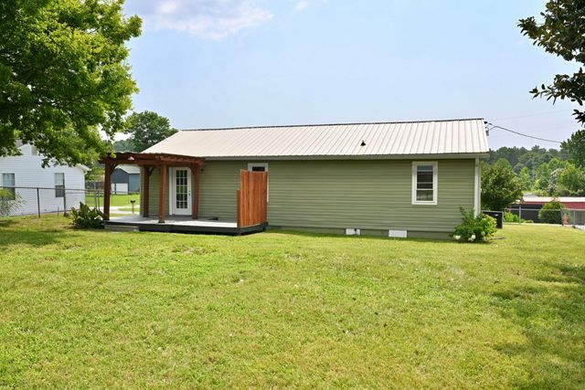 1025 Hawk Street NE, Cleveland, TN 37311