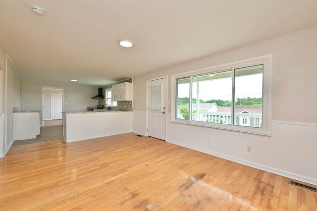 1025 Hawk Street NE, Cleveland, TN 37311