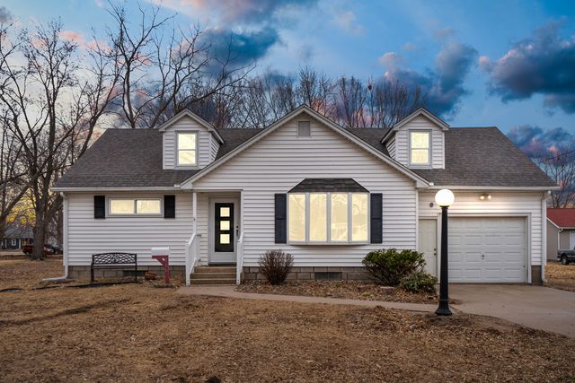 316 8th Avenue, Camanche, IA 52730