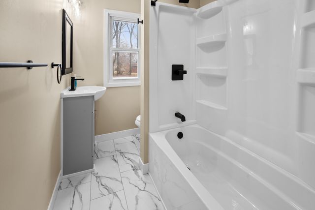 316 8th Avenue, Camanche, IA 52730