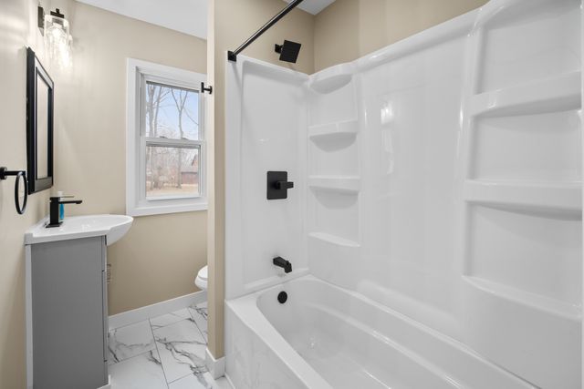 316 8th Avenue, Camanche, IA 52730