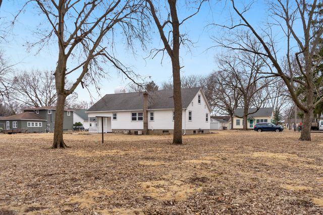 316 8th Avenue, Camanche, IA 52730