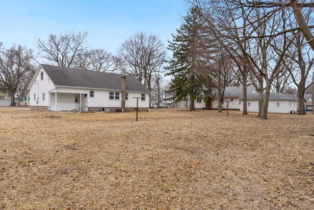 316 8th Avenue, Camanche, IA 52730
