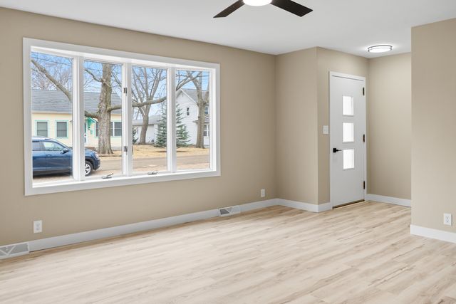 316 8th Avenue, Camanche, IA 52730