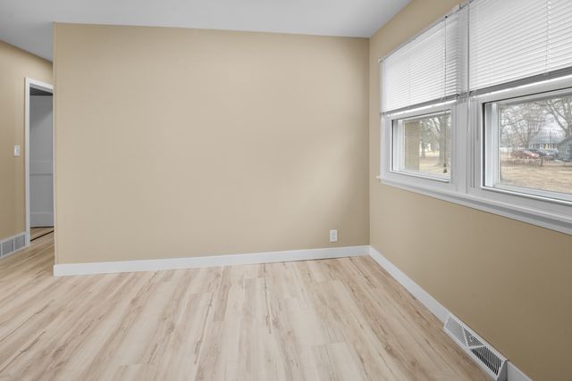 316 8th Avenue, Camanche, IA 52730