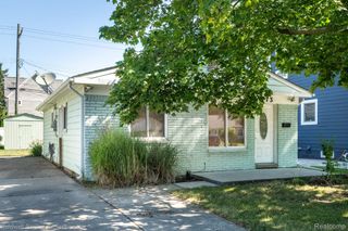 973 E 14 Mile Road, Birmingham, MI 48009