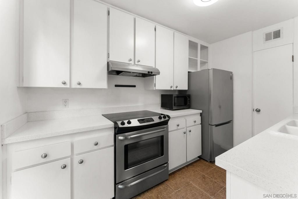 Image 11 of property listing at 4843 Collwood Blvd B, San Diego, CA 92115