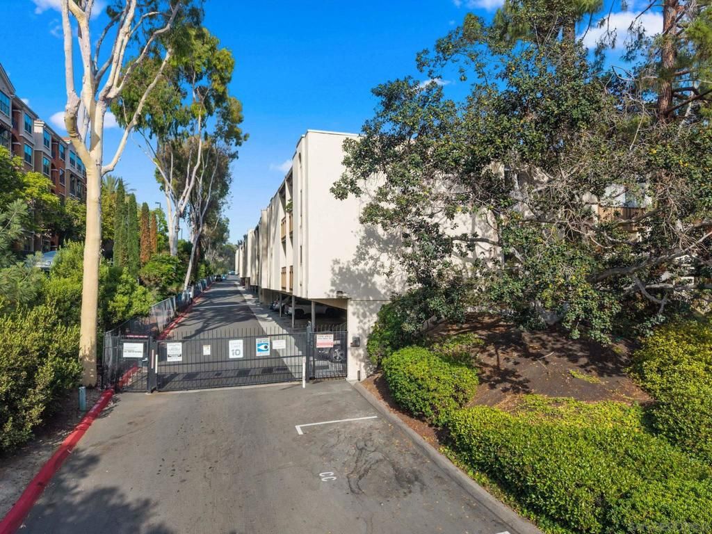 Image 25 of property listing at 4843 Collwood Blvd B, San Diego, CA 92115