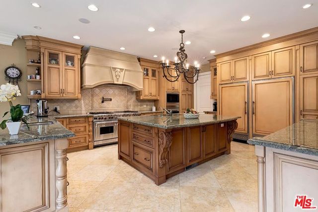 9355 Kirkside Road, Los Angeles, CA 90035