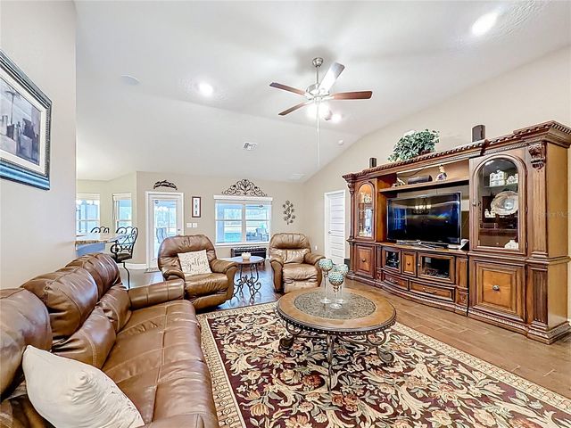 904 PASO ALLEY, Fruitland Park, FL 34731