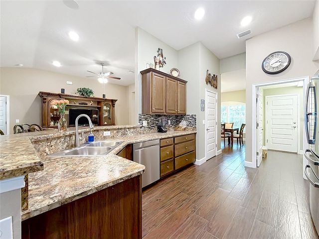 904 PASO ALLEY, Fruitland Park, FL 34731