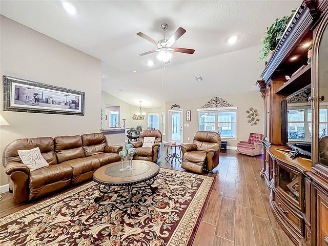 904 PASO ALLEY, Fruitland Park, FL 34731