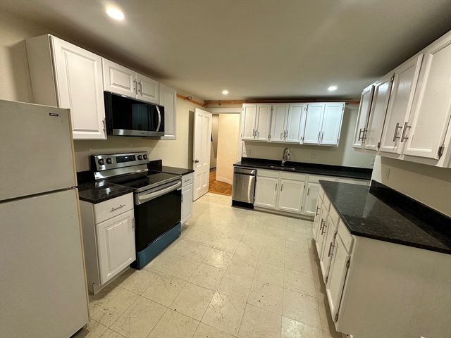 440 Newtonville Ave 4, Newton, MA 02460