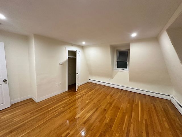 440 Newtonville Ave 4, Newton, MA 02460