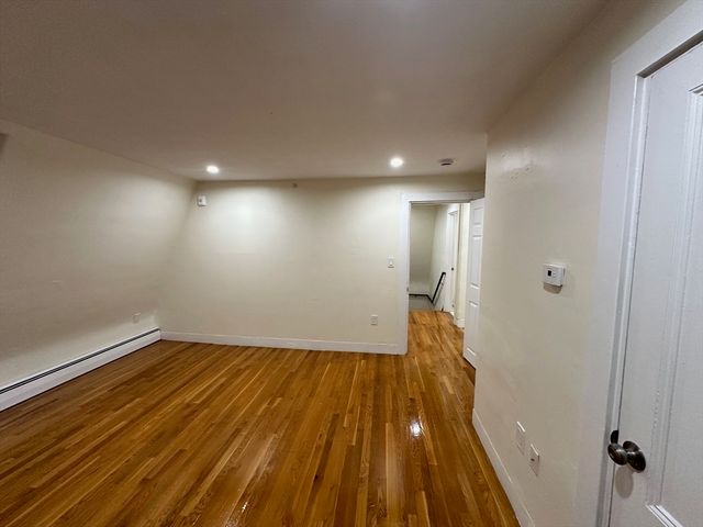 440 Newtonville Ave 4, Newton, MA 02460