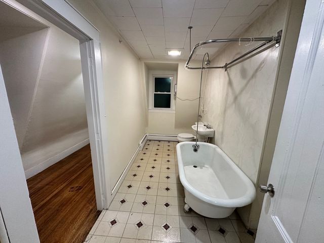 440 Newtonville Ave 4, Newton, MA 02460