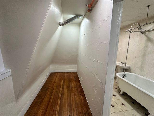 440 Newtonville Ave 4, Newton, MA 02460