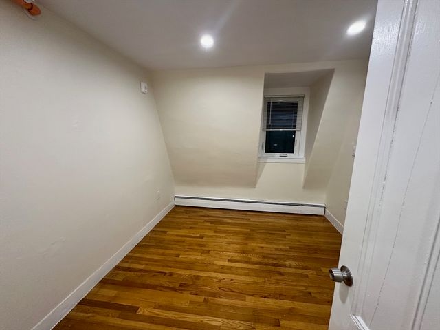 440 Newtonville Ave 4, Newton, MA 02460