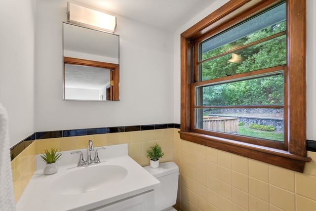 33 Heather Drive, Norwood, MA 02062